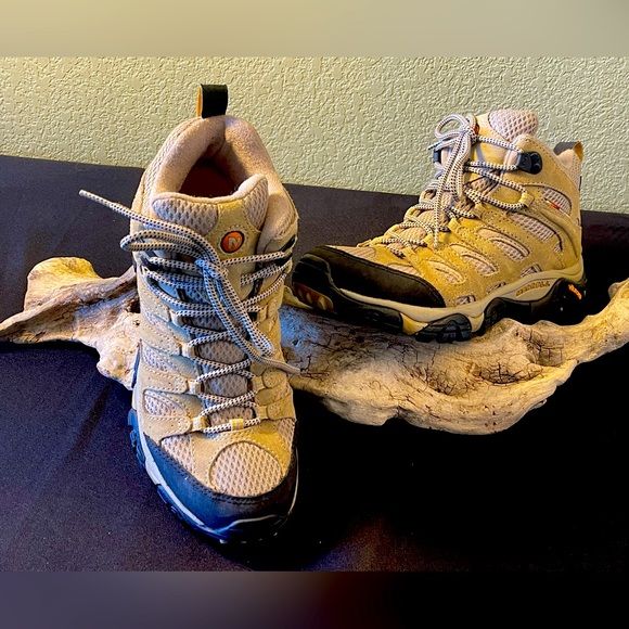 Merrell Women's Moab Ventilator Mid Boot Size 8 Lace Up Hiking Boots, worn once! - Picture 1 of 15